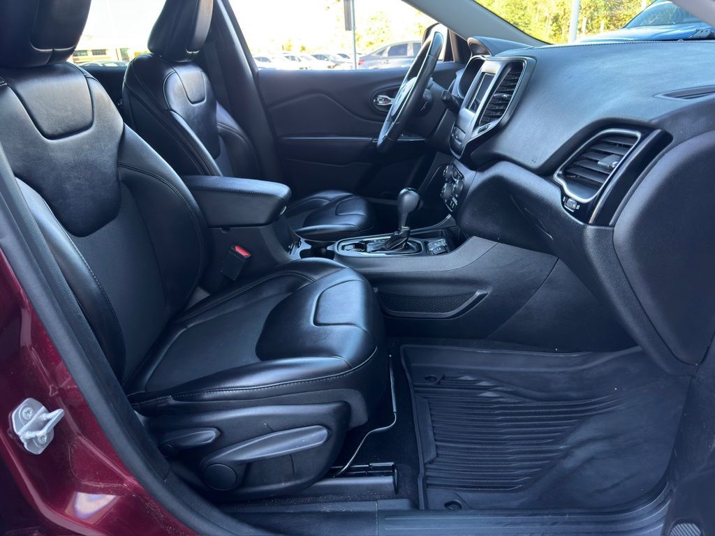 2019 Jeep Cherokee Altitude Red at Durrett Motor Company