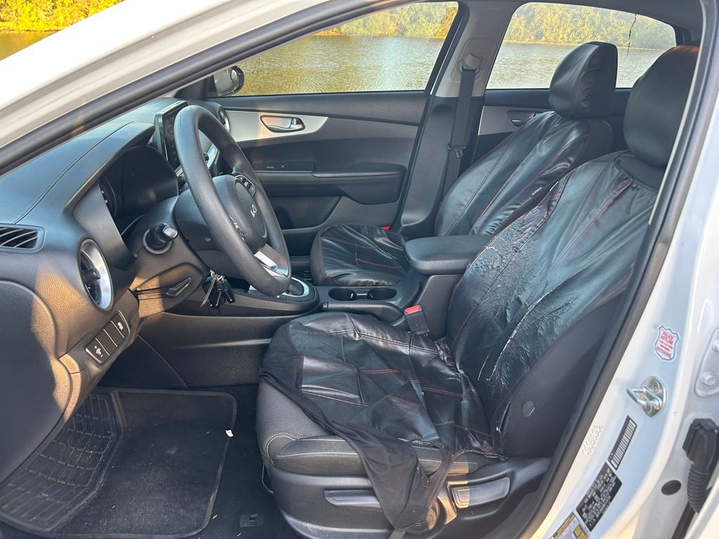 Thumbnail: 2022 Kia Forte - 12