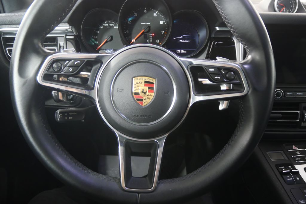Thumbnail: 2020 Porsche Macan - 18