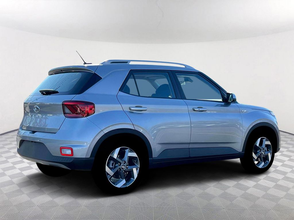 2025 Hyundai Venue SEL - 9