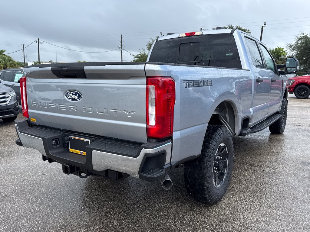 2027 Iconic Silver Metallic Ford Super Duty F-250 SRW XLT 4X4 Truck