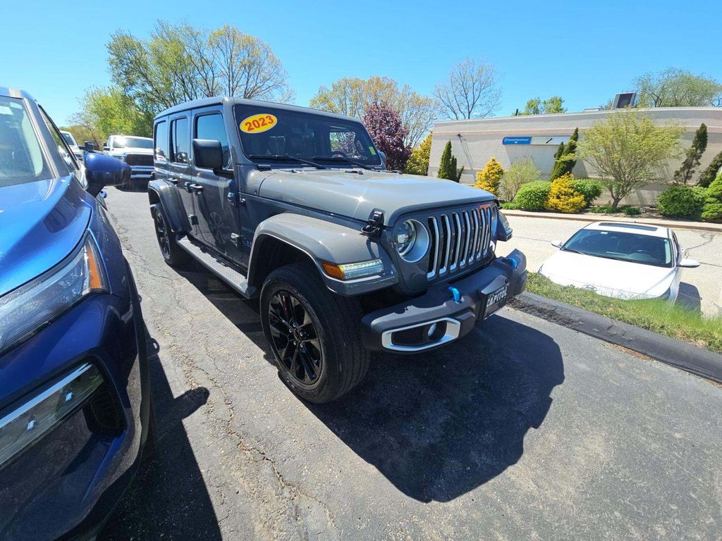 View vehicle photo 3