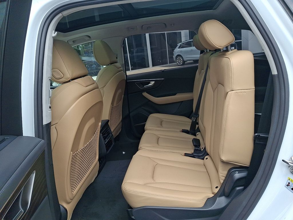 Thumbnail: 2026 Audi Q7 - 7