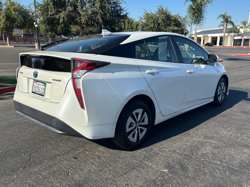 Thumbnail: 2017 Toyota Prius - 5
