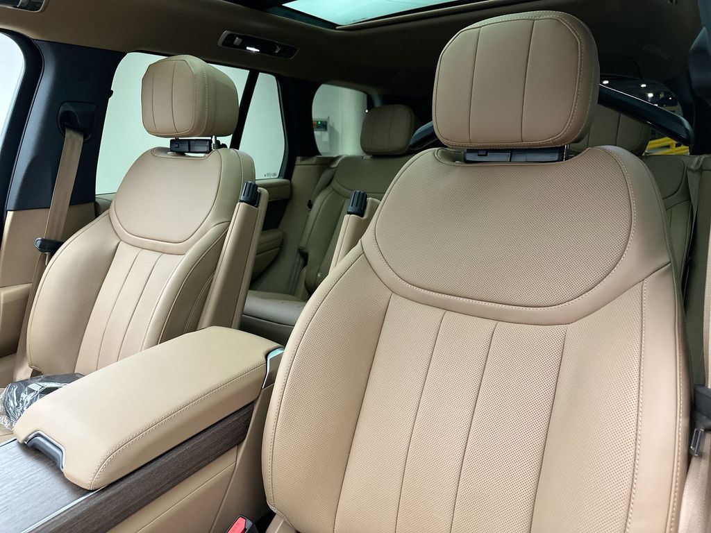 Thumbnail: 2026 Land Rover Range Rover - 10