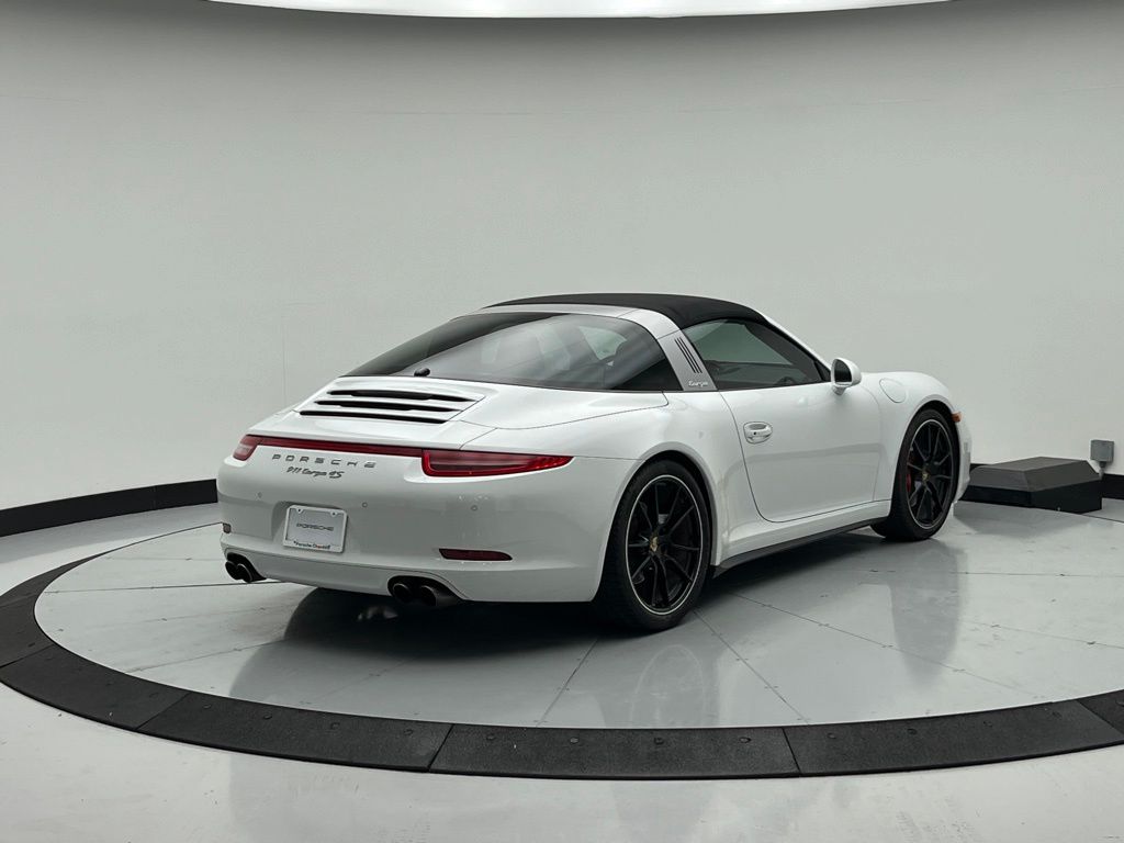 Thumbnail: 2015 Porsche 911 - 10