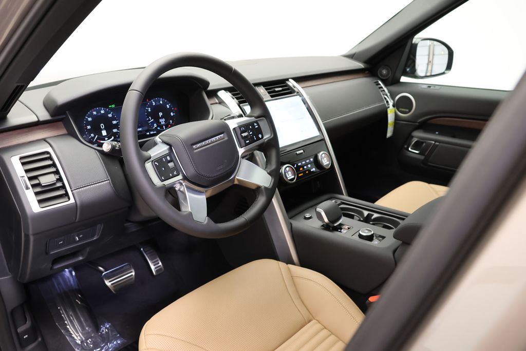 Thumbnail: 2026 Land Rover Discovery - 29