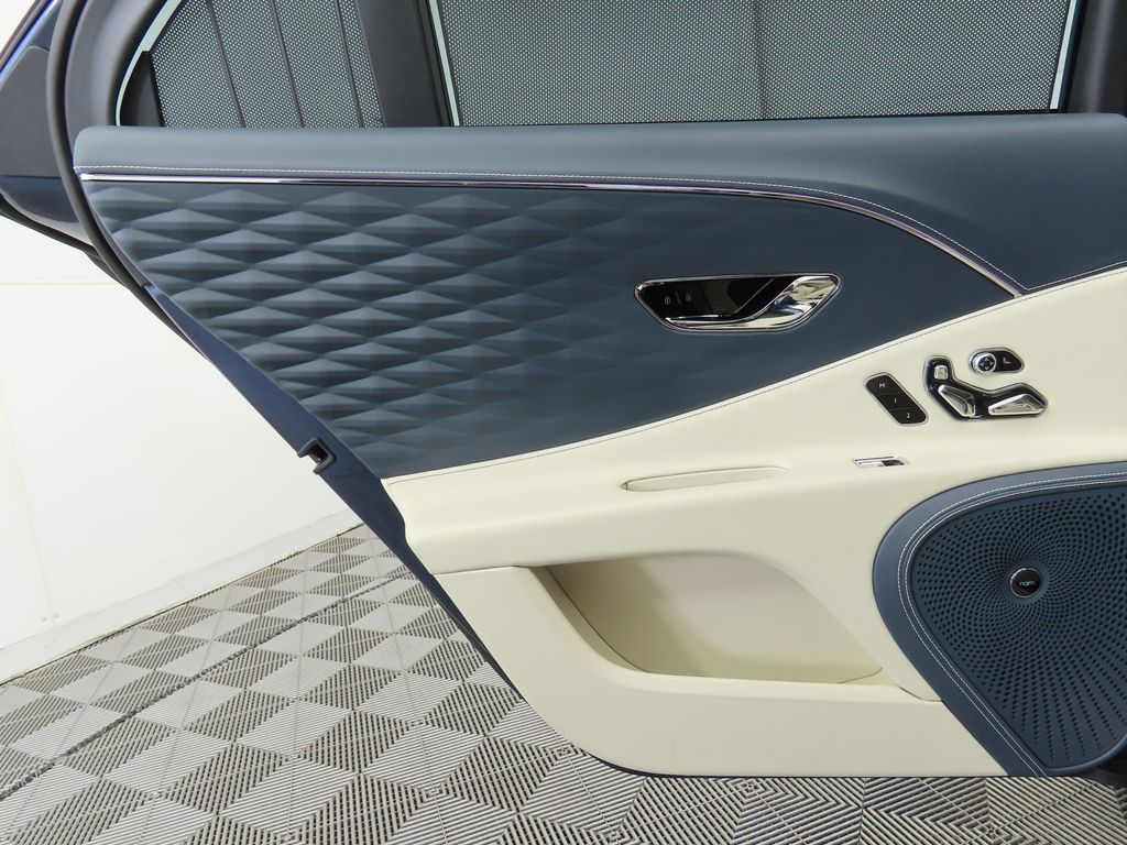 Thumbnail: 2020 Bentley Flying Spur - 26