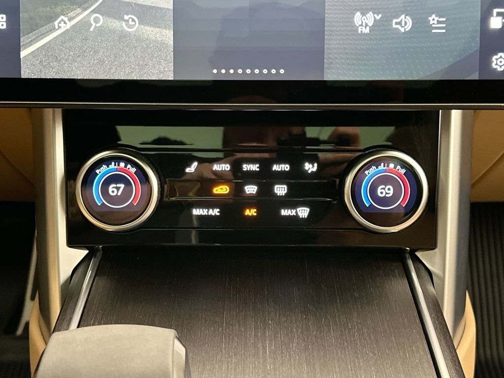 Thumbnail: 2023 Land Rover Range Rover - 25