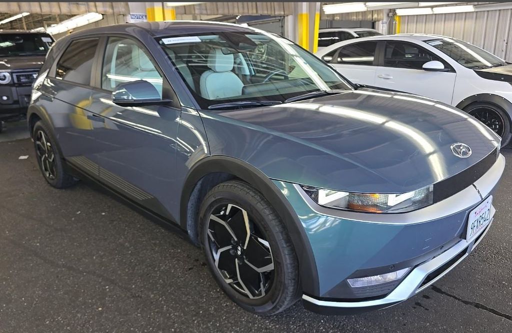 Used 2023 Green Hyundai SEL image 2
