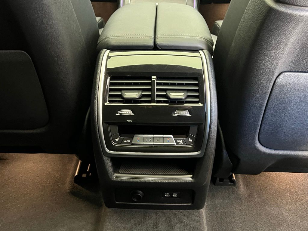 Thumbnail: 2024 BMW X7 - 10