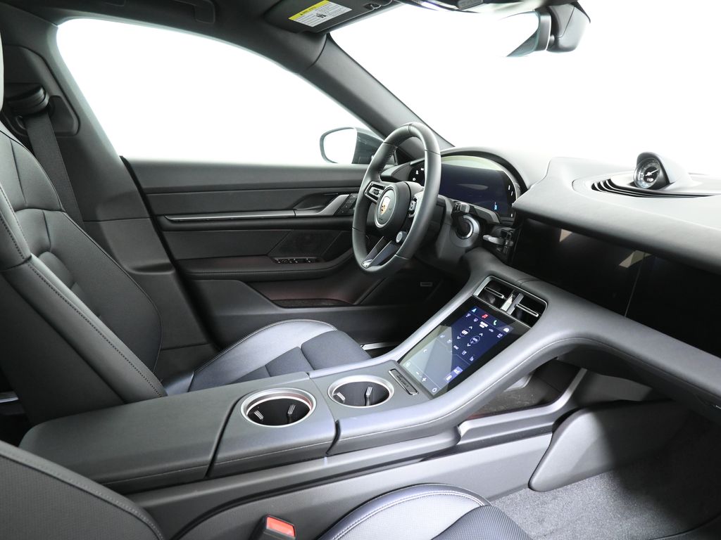 2025 Porsche Taycan  29