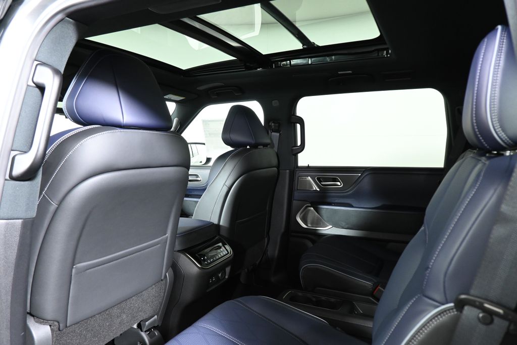 Thumbnail: 2026 INFINITI QX80 - 28