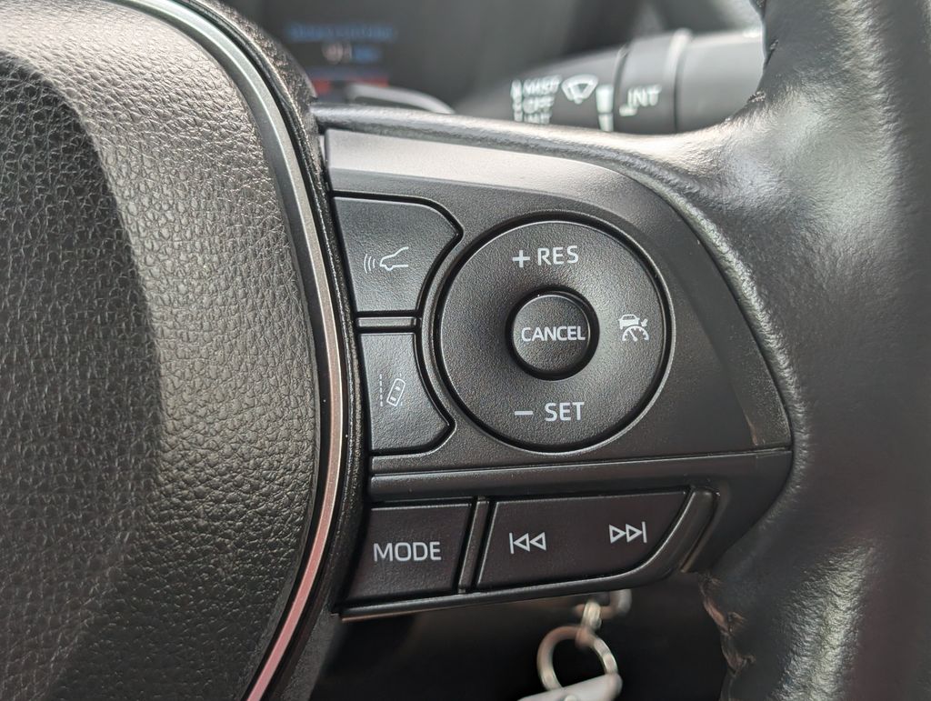 Used 2022 White Toyota SE Nightshade image 19