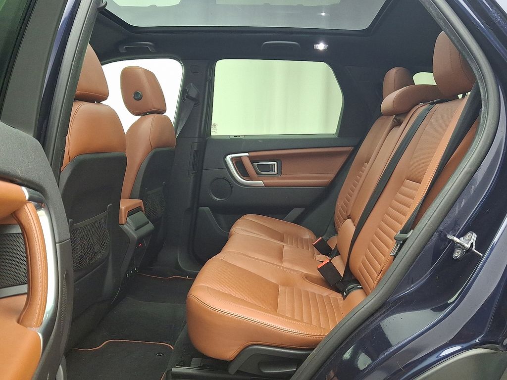 Thumbnail: 2016 Land Rover Discovery Sport - 10