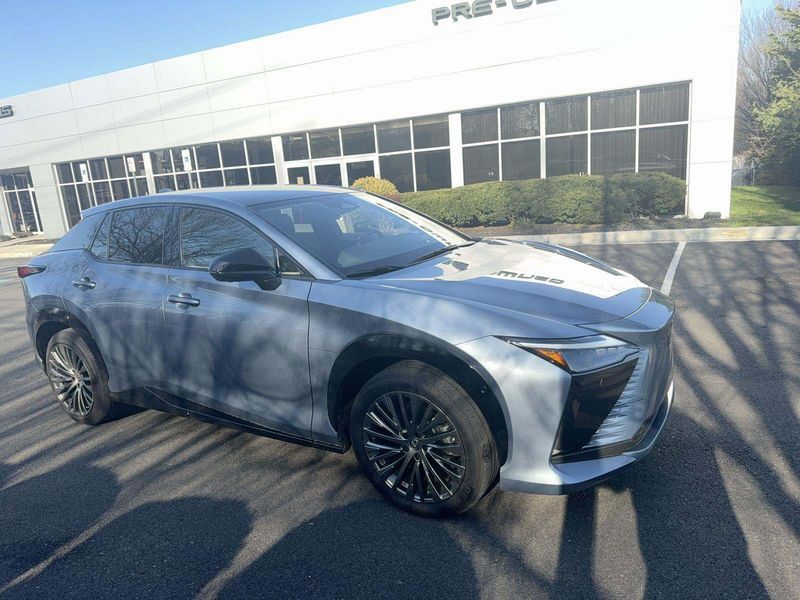 2023 Lexus RZ 450e Luxury AWD