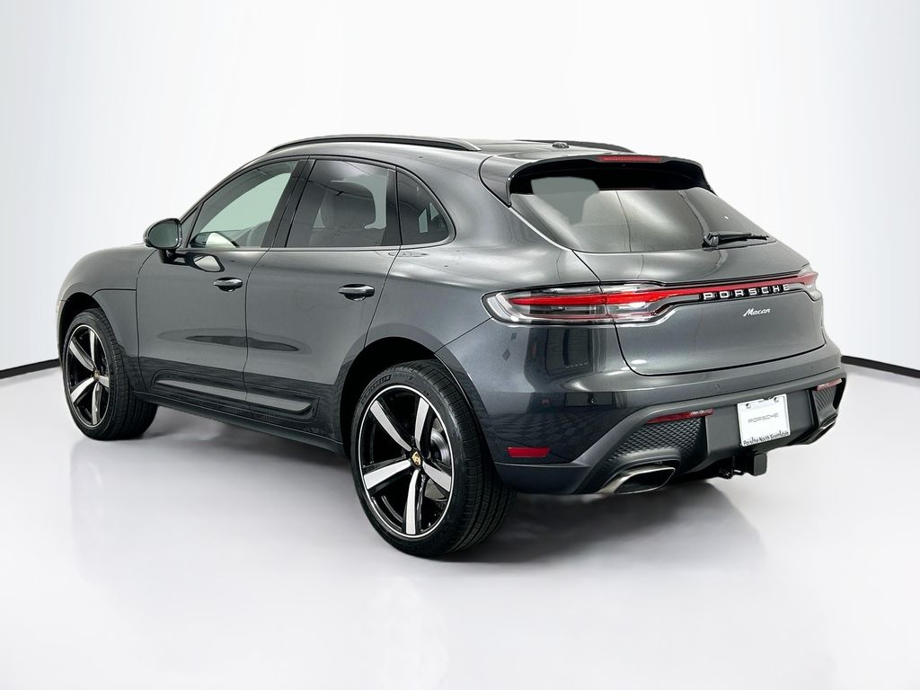 Thumbnail: 2026 Porsche Macan - 3