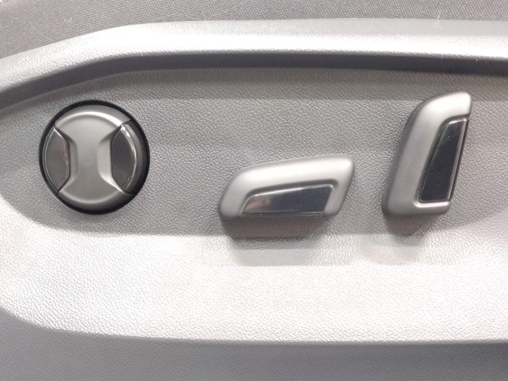 2025 Volkswagen Taos 1.5T SE Black