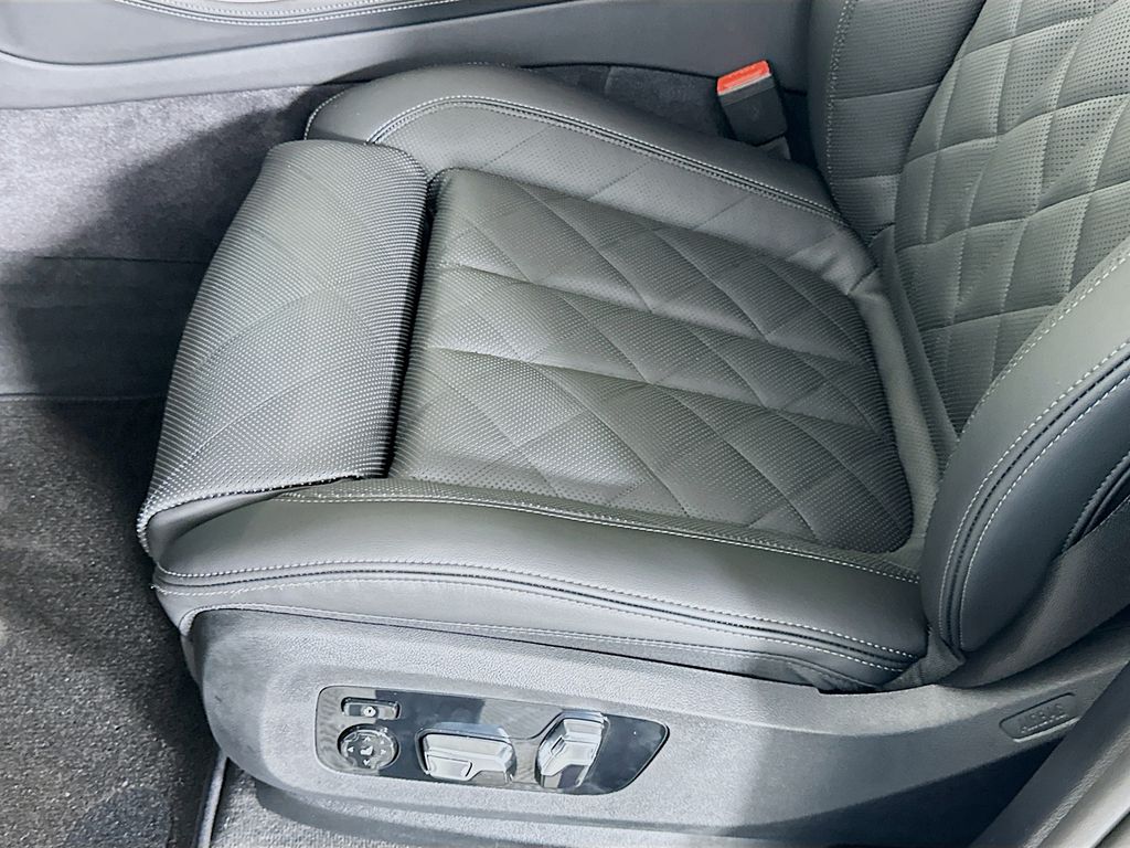 Thumbnail: 2026 BMW X5 - 21