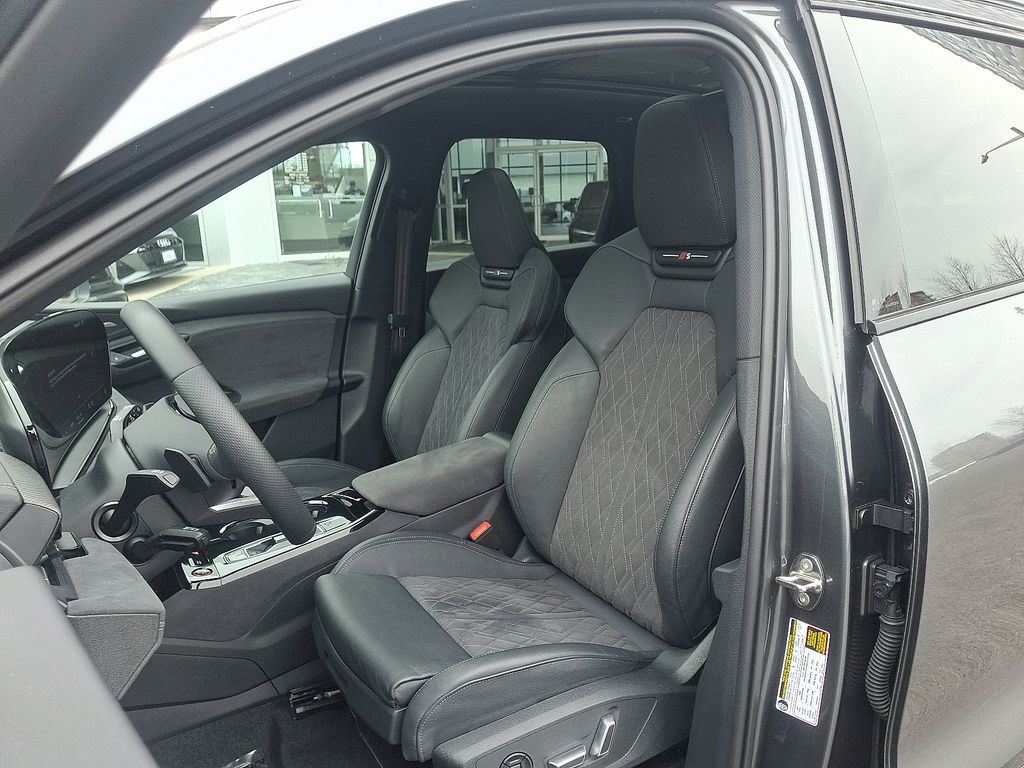 Thumbnail: 2025 Audi SQ6 e-tron - 13