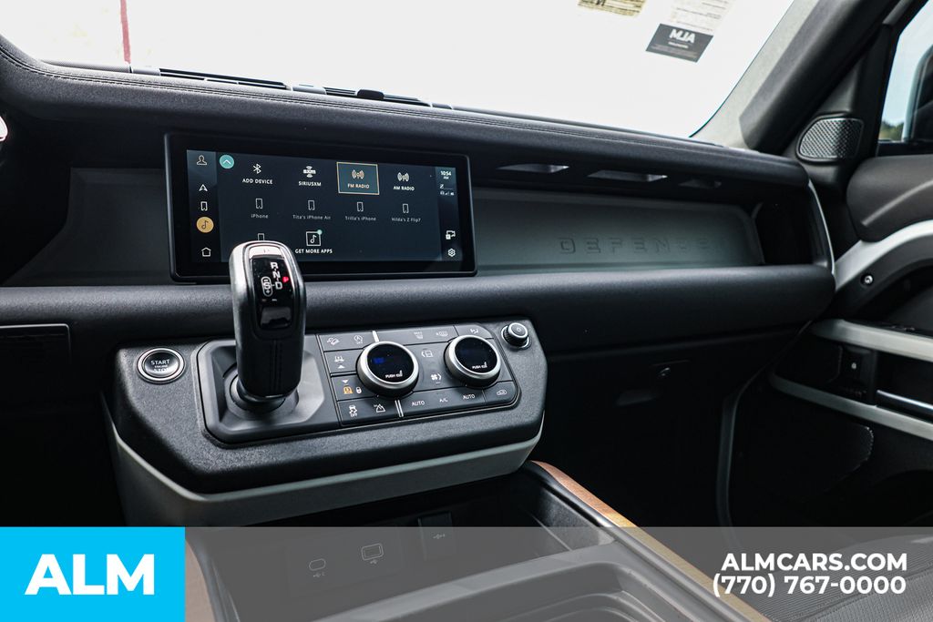 Used 2022 White Land Rover X-Dynamic SE image 37