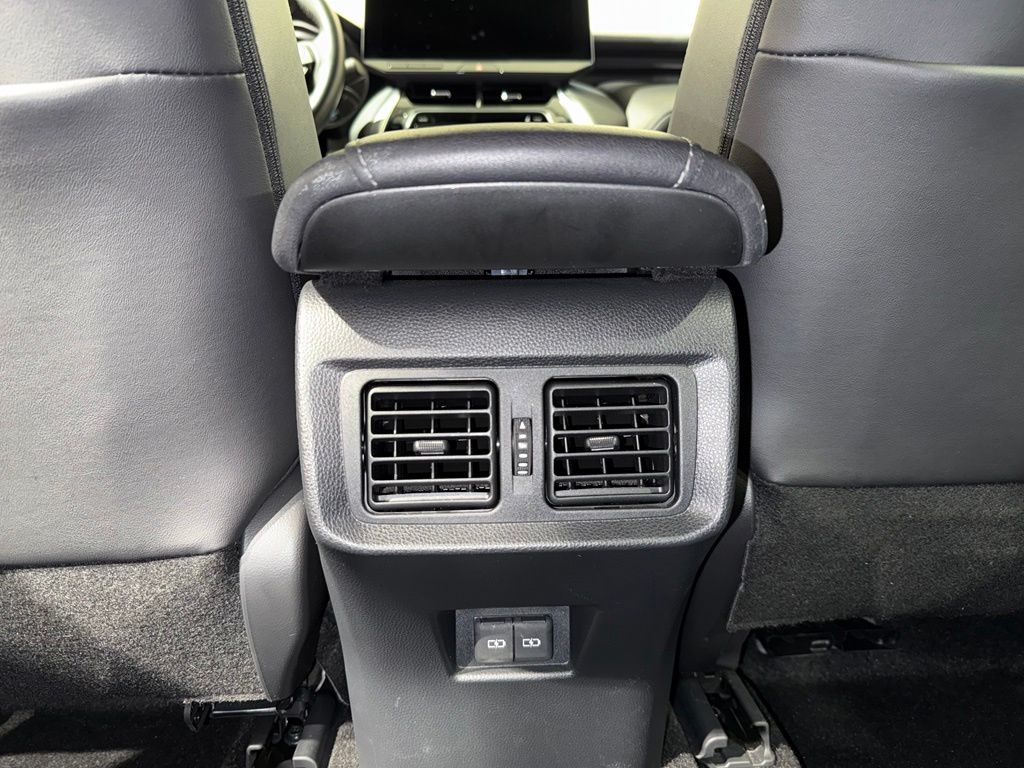 Thumbnail: 2024 Toyota Venza - 20