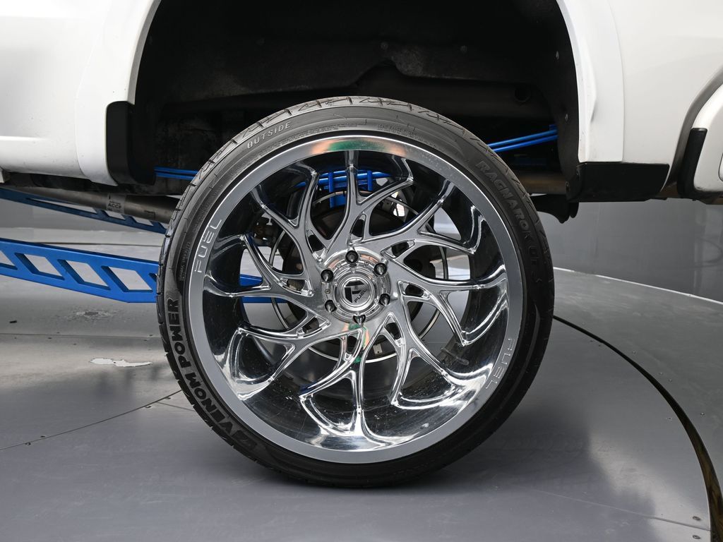 Used 2022 Iridescent Pearl Tricoat Chevrolet High Country image 40