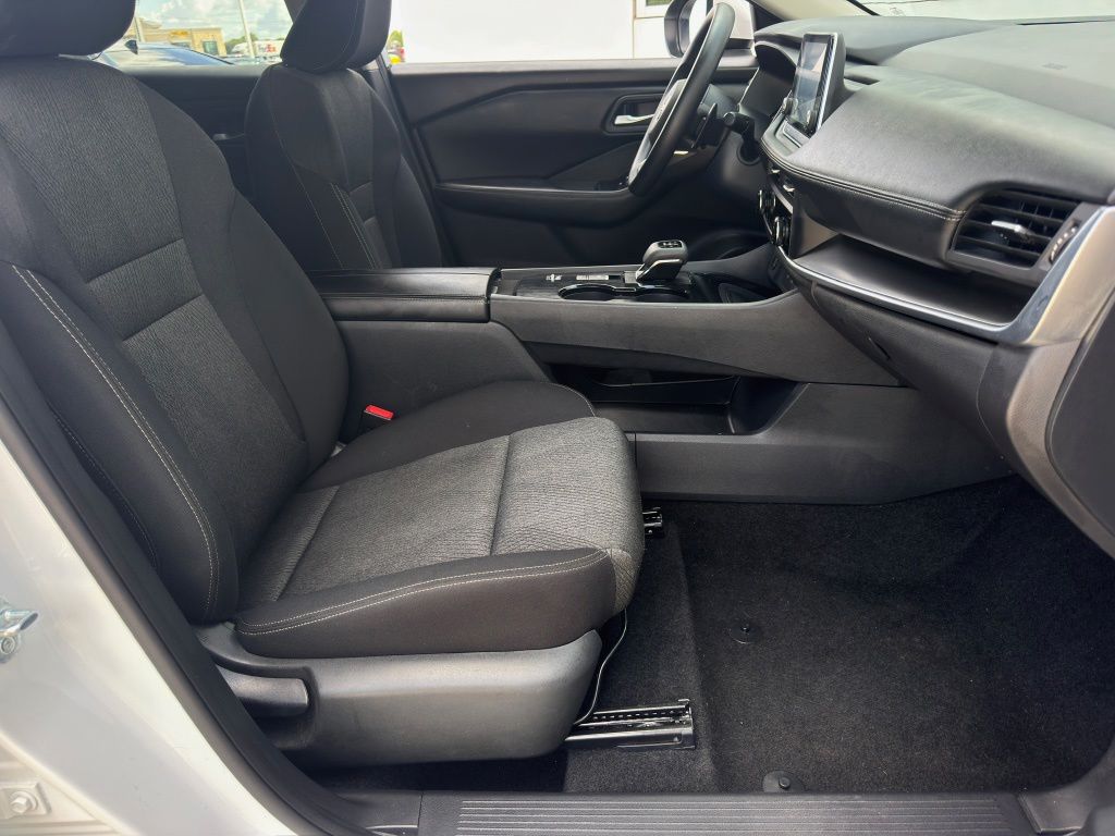 2024 Nissan Rogue SV White at Central Houston Nissan