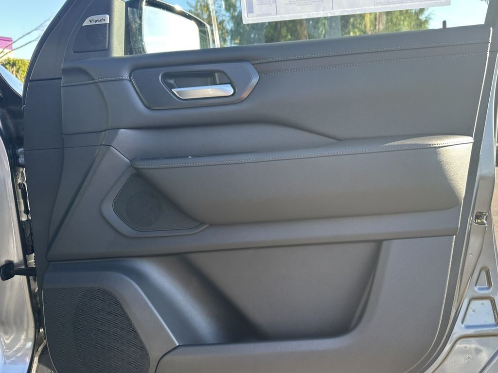 2025 Nissan Armada SL