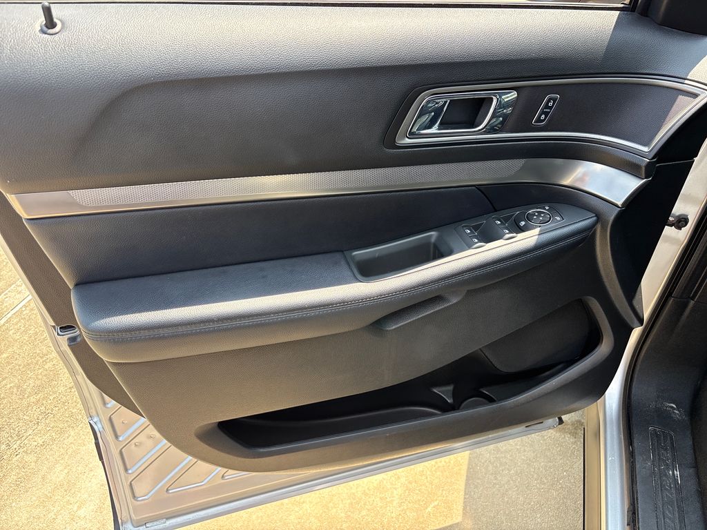 Used 2018 Silver Ford XLT image 16