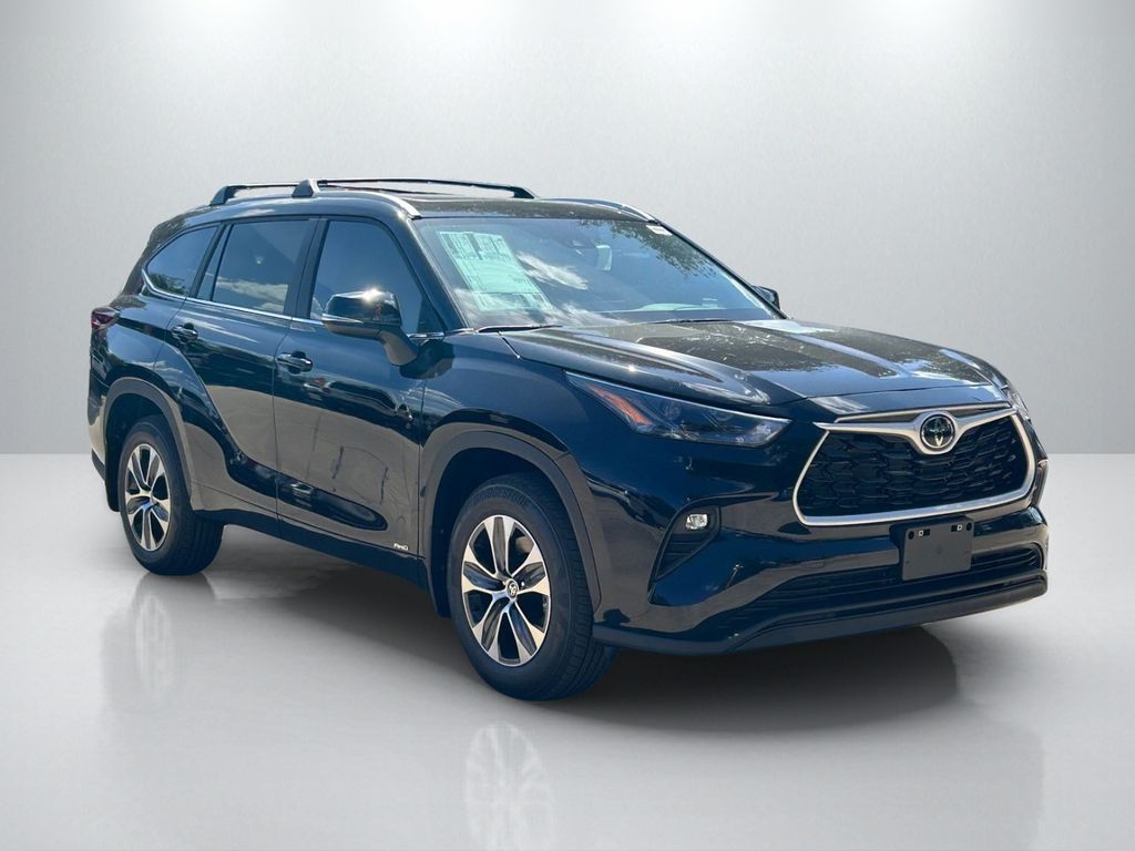New 2026 Toyota Highlander Hybrid SUV