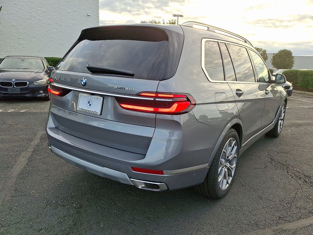 Thumbnail: 2026 BMW X7 - 4