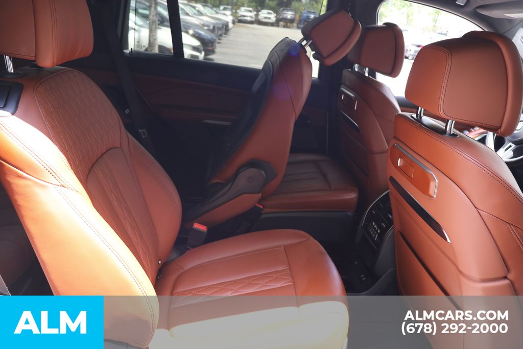 Used 2023 White BMW M60i image 29