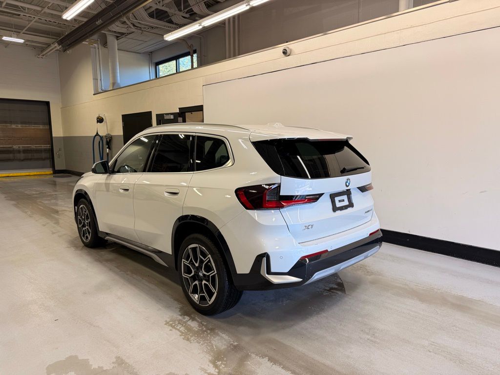 Thumbnail: 2023 BMW X1 - 3