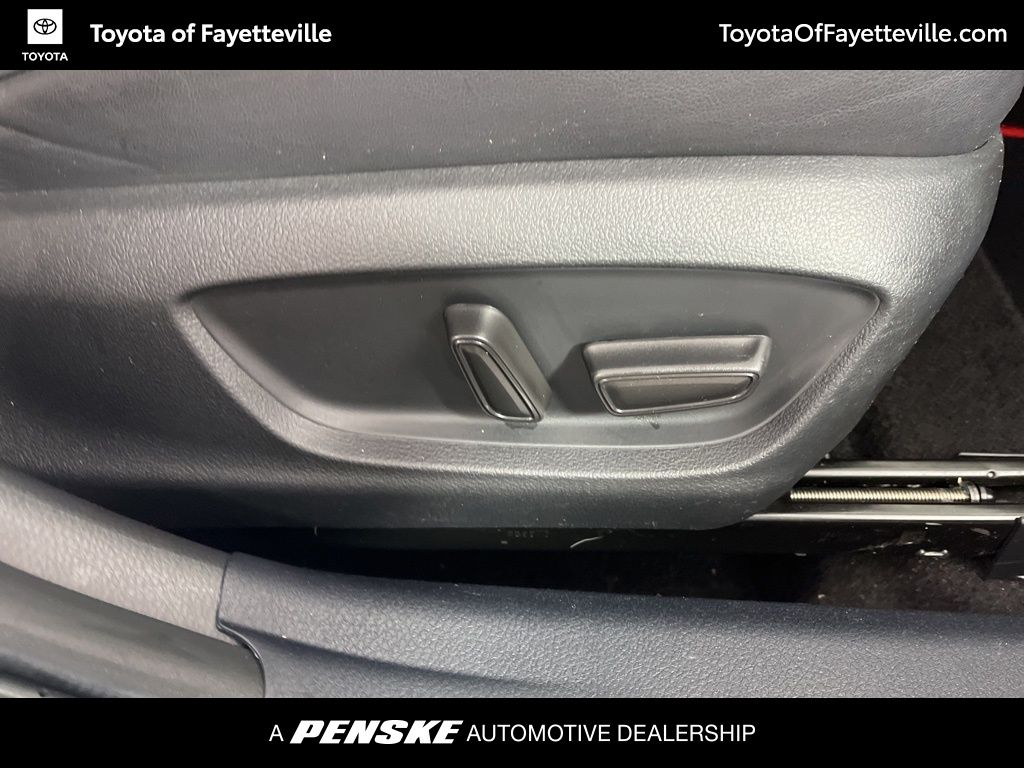 Thumbnail: 2021 Toyota Avalon - 7