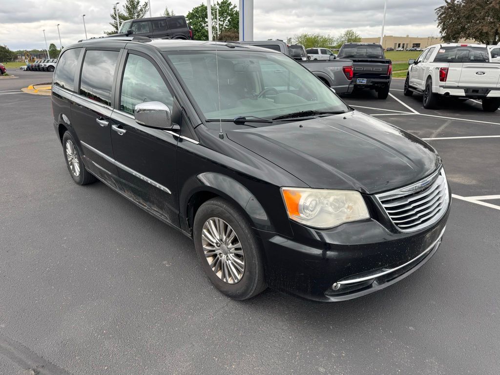 Brilliant Black Crystal Pearlcoat 2011 Chrysler Town & Country Limited FWD Minivan Front-Wheel Drive 6-Speed Automatic