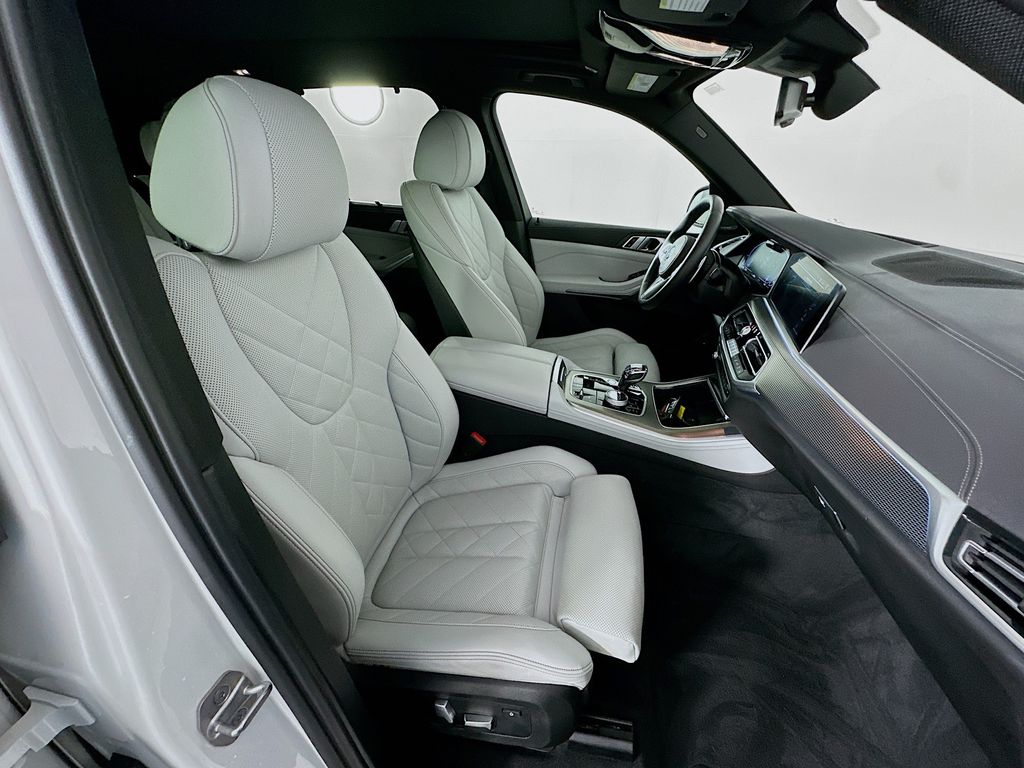 Thumbnail: 2023 BMW X5 - 29