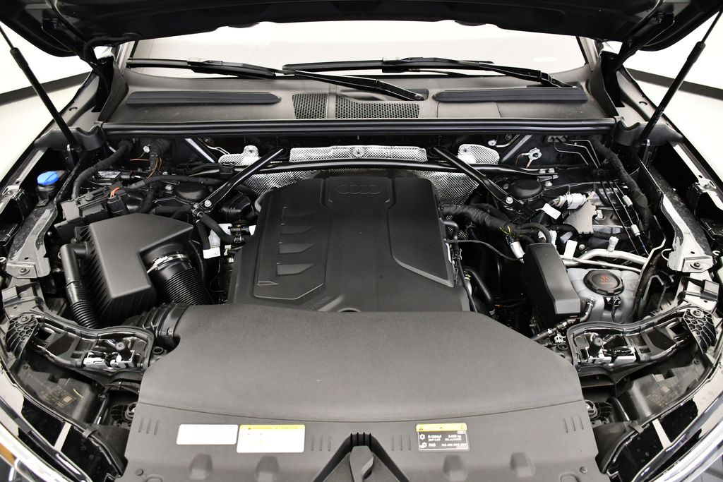 Thumbnail: 2025 Audi Q5 - 11