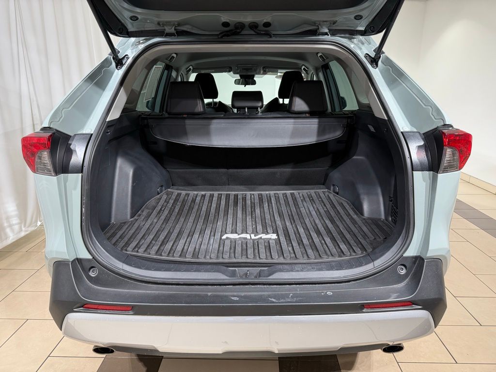 Thumbnail: 2020 Toyota RAV4 - 11