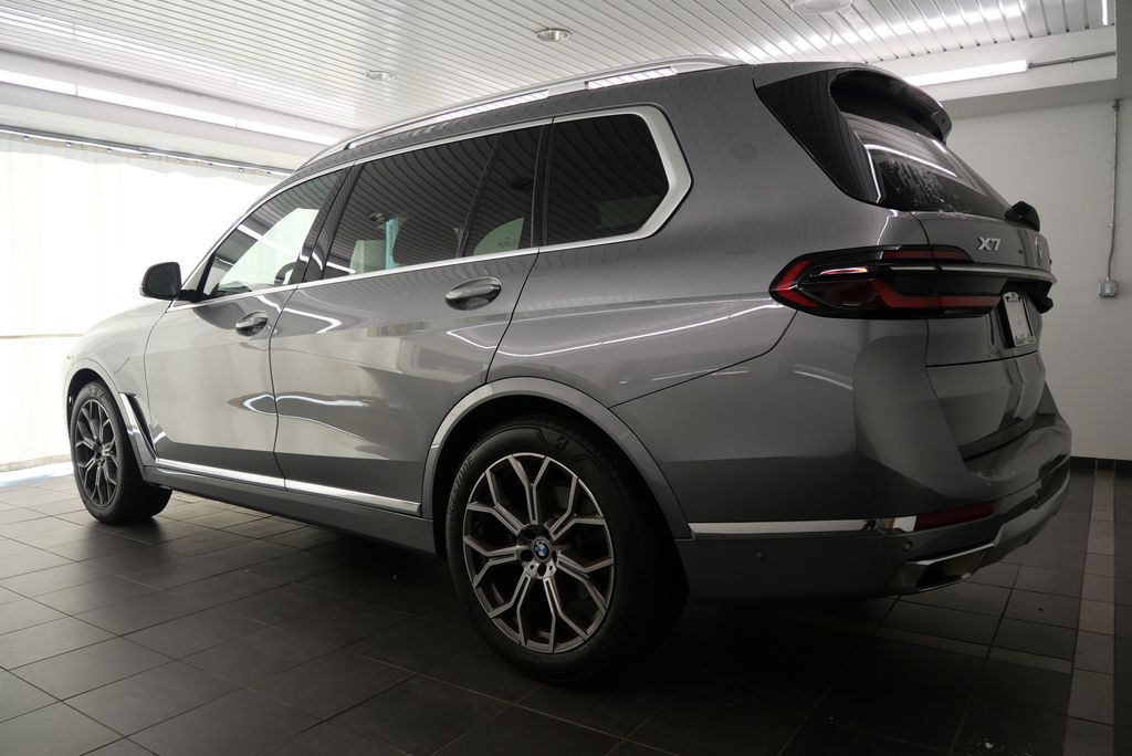 2023 BMW X7 xDrive40i 3