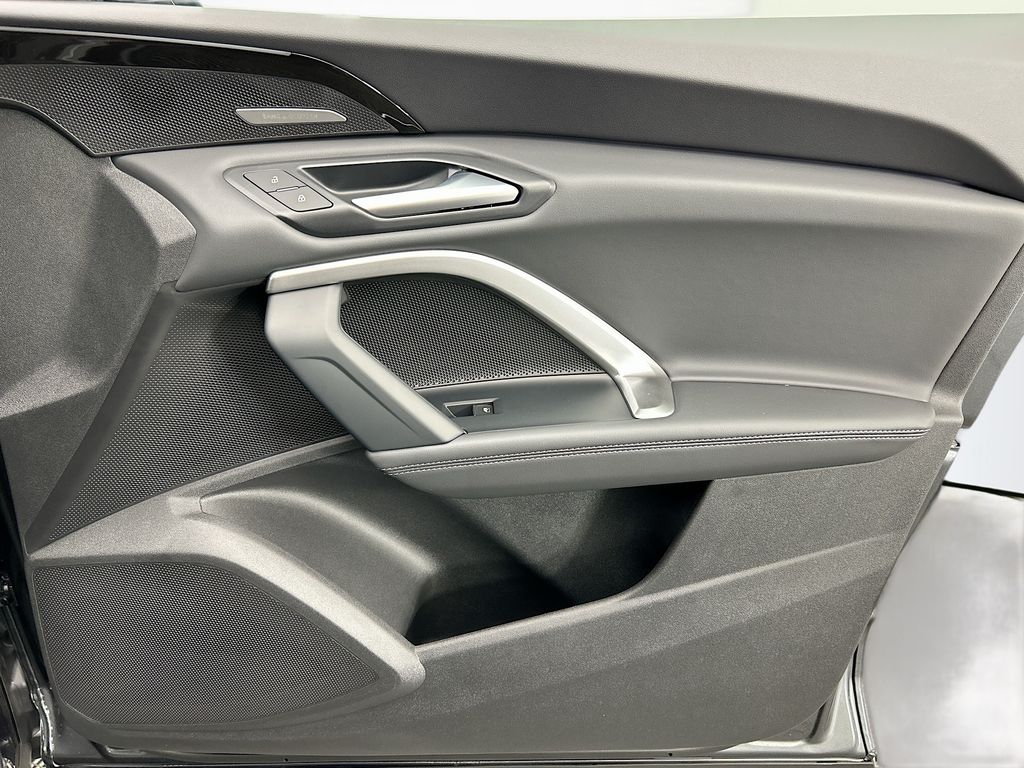 Thumbnail: 2025 Audi Q5 - 24