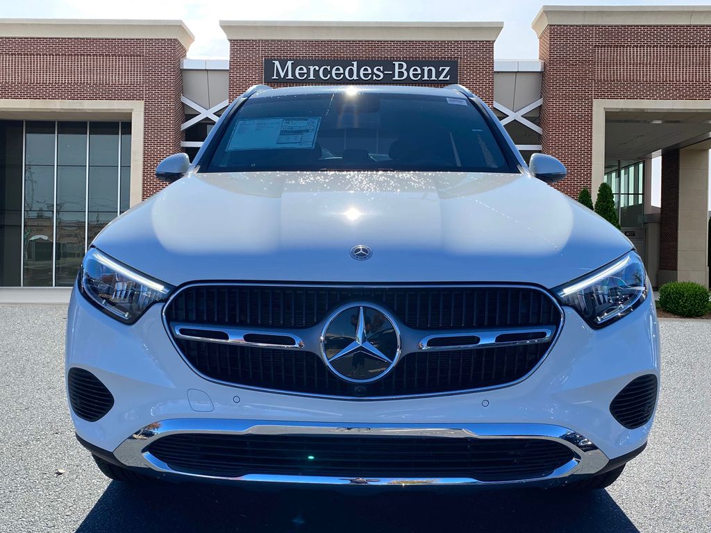 2025 Mercedes-Benz GLC 300 2