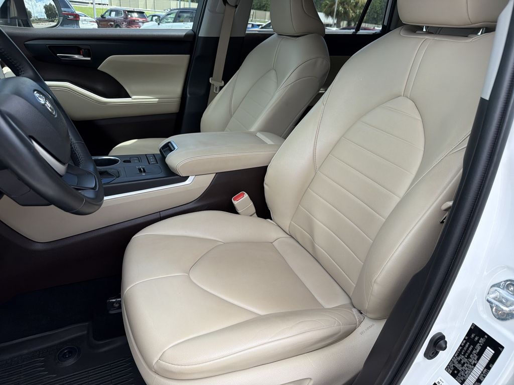 Used 2022 Toyota Highlander Hybrid SUV