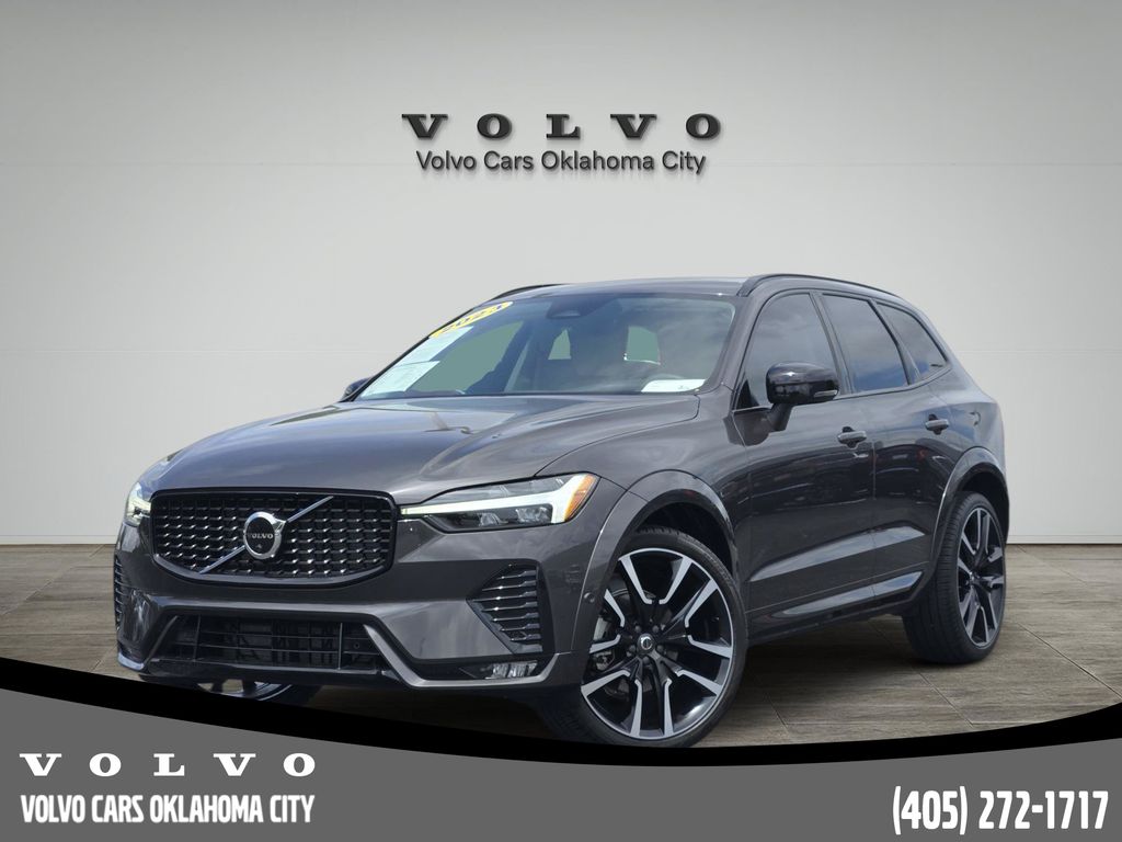 2023 Volvo XC60 B5 Ultimate Dark Theme