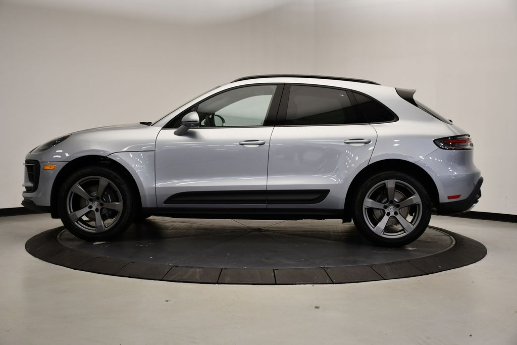 Thumbnail: 2026 Porsche Macan - 2
