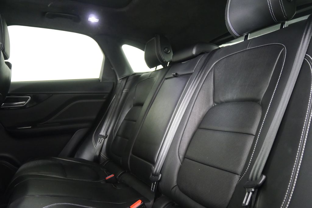 Thumbnail: 2019 Jaguar F-Pace - 10