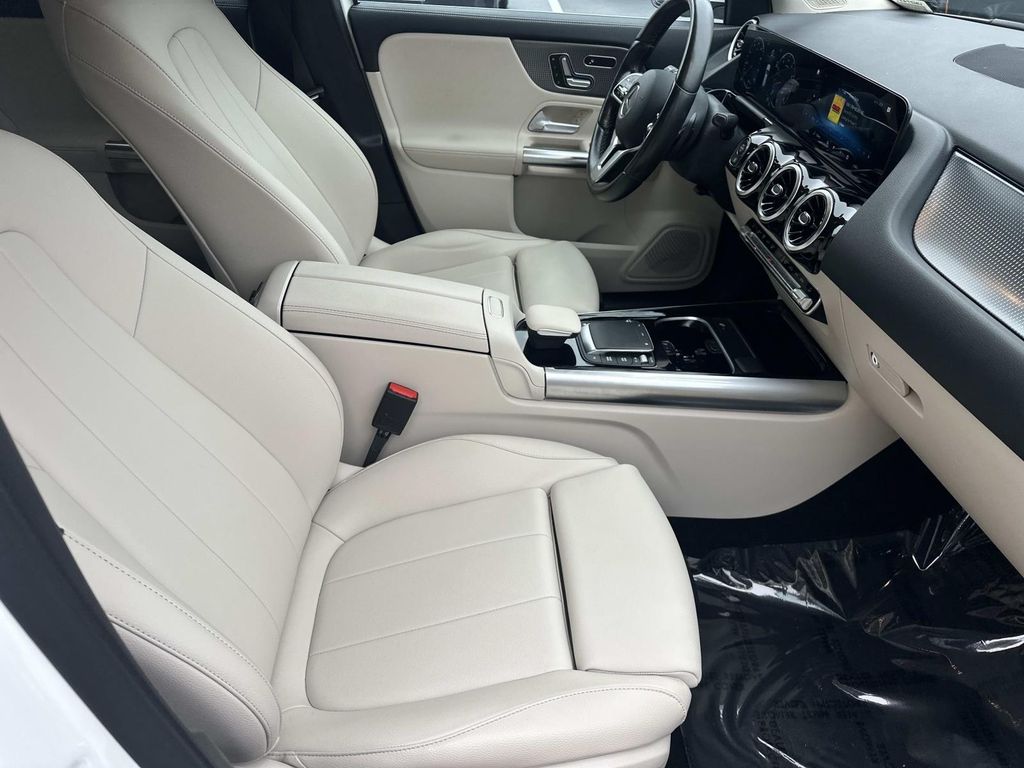 Thumbnail: 2022 Mercedes-Benz GLA - 21