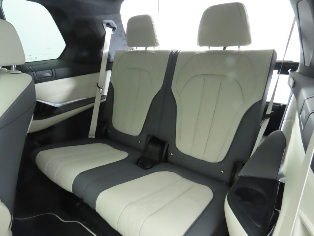 Thumbnail: 2026 BMW X7 - 24