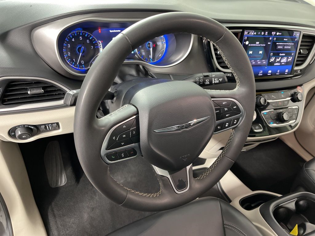 2023 Chrysler Pacifica Touring L 26