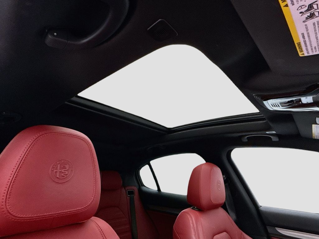 Thumbnail: 2021 Alfa Romeo Stelvio - 17